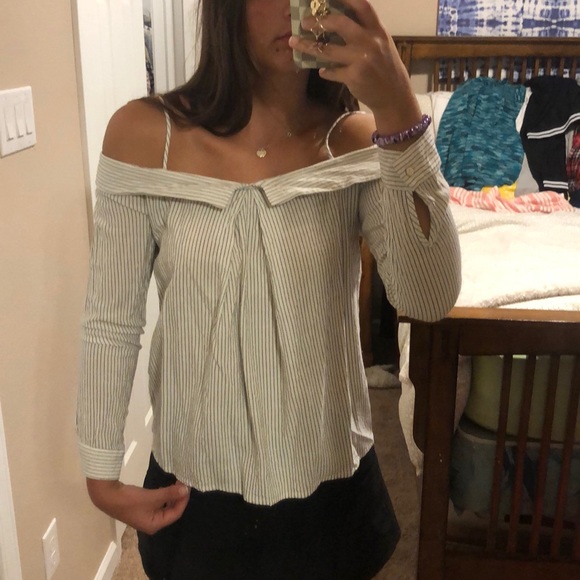 Mel Rose and market off the shoulder shirt - Picture 2 of 4